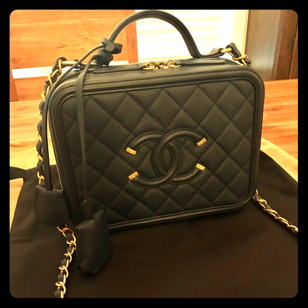 2018 Chanel CC Filigree Vanity Case - Picture 1 of 8